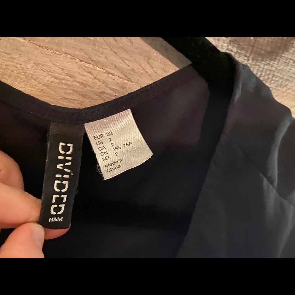 DIVIDED H&M Black Button Down Jersey Short Sleeve - Picture 4 of 7